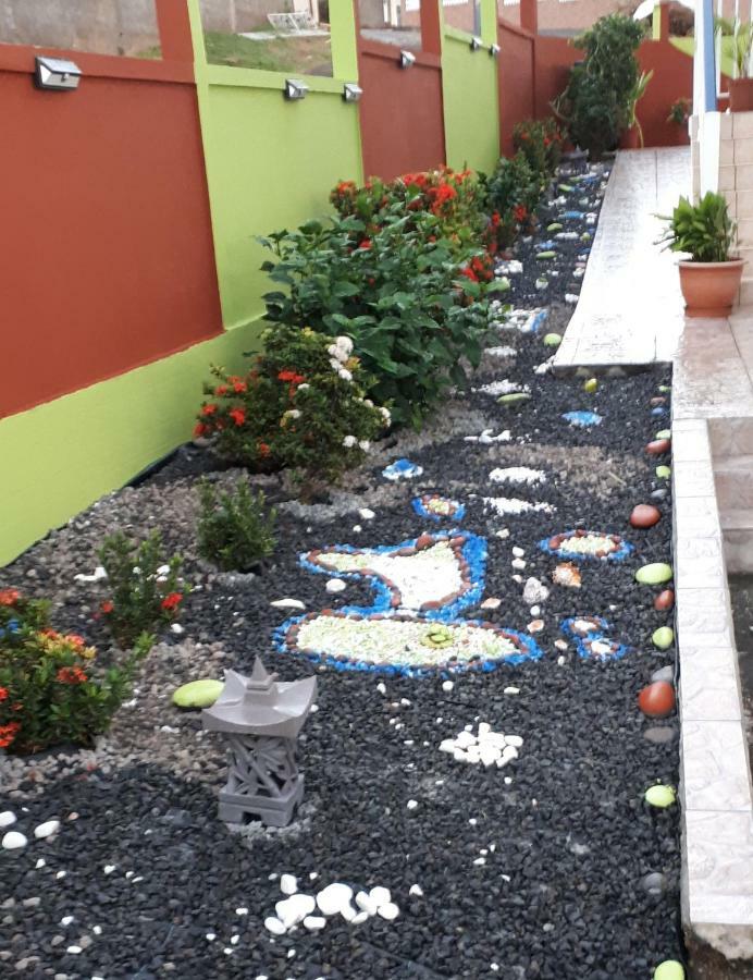 La Casa Binecha Avec Jacuzzi Villa Baillif Exterior photo